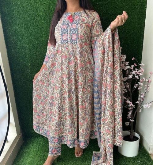  Cotton kurta  pant &  full duppttaa all over  border .