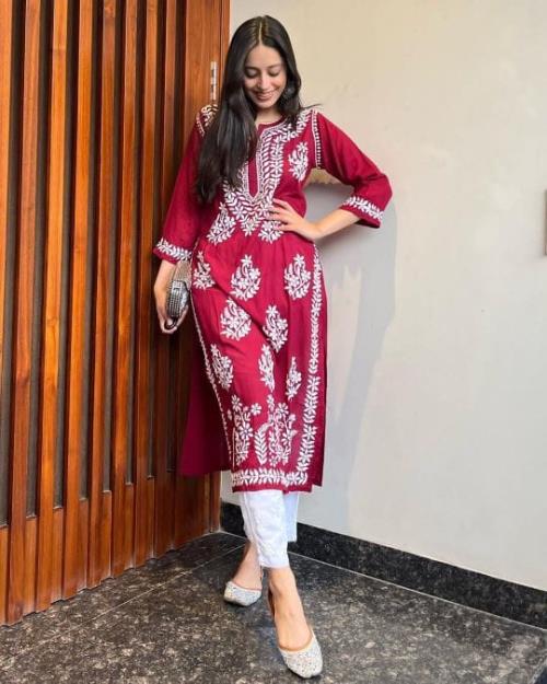 Premium Reyon cotton Top with beautiful chikankari work on yoke & Reyon pent .