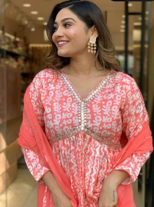 ALIYA CUT SUIT .