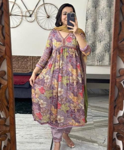 MUSLIN ALIA CUT Suit Set.