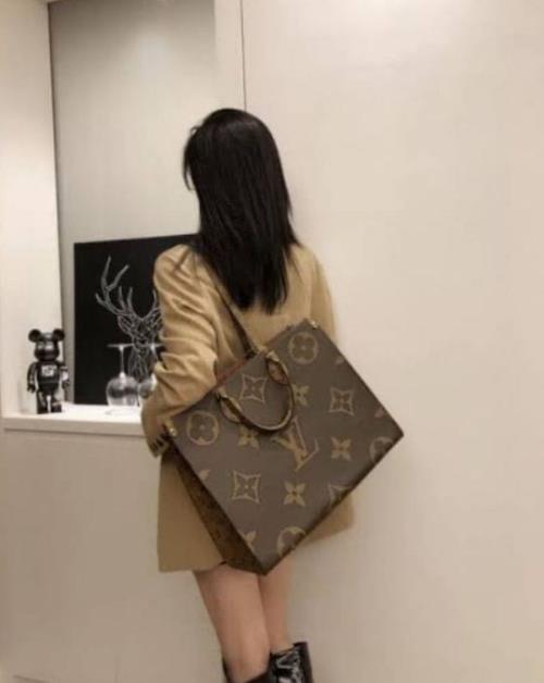 Louis Vuitton OntheGo GM Large Leather Tote Bag, 41cm.