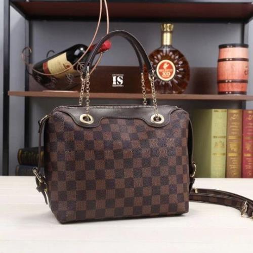  LOUIS VUITTON PREMIUM BAG.
