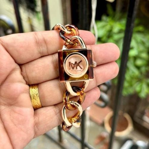 Michael Kors Womens 7A Premium Collection Watch .