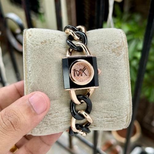 Michael Kors Womens 7A Premium Collection Watch.