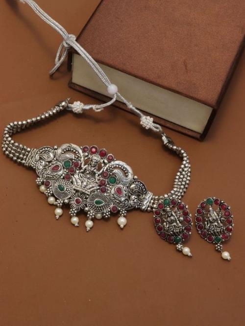 Silver Pendai Butti Set.