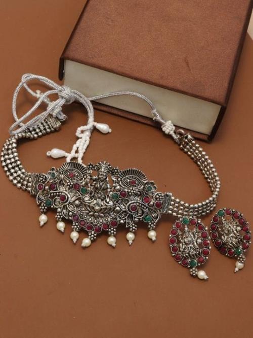 Silver Pendai Butti Set.