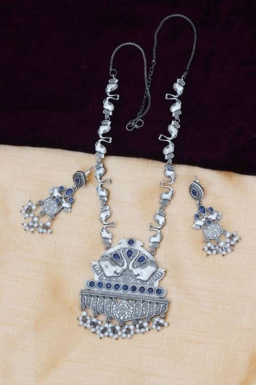 Silver Pendai Butti Set.