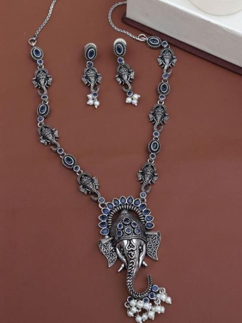 Ganesh Mukh Silver Pendai Butti Set.