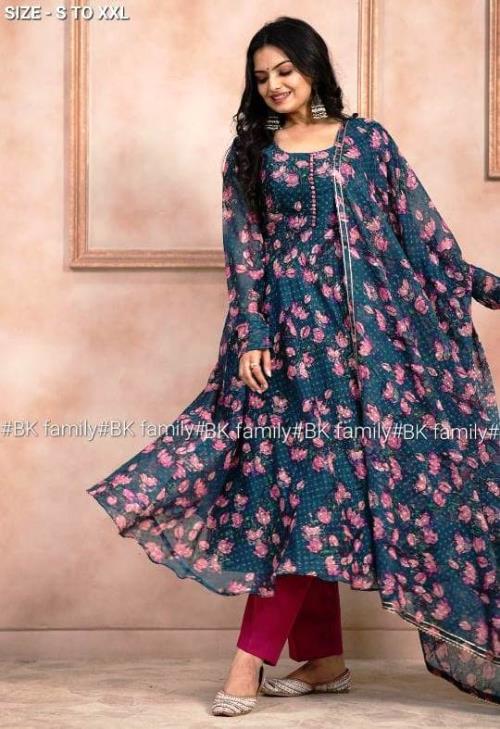 A floral marvel, this embroidered floral Suit Set