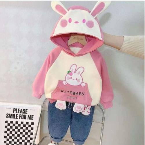  Cartoon Kitty Hooded T-Shirt with Denim Accents.