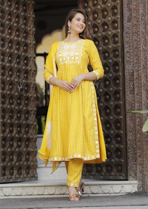  Beautiful Rayon Fabric Printed Straight Kurti And Gotta Detailing Side Cut Heavy Lace Kurti.