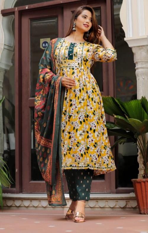  Beautiful Rayon Fabric Printed Straight Kurti And Gotta Detailing Side Cut Heavy Lace Kurti.