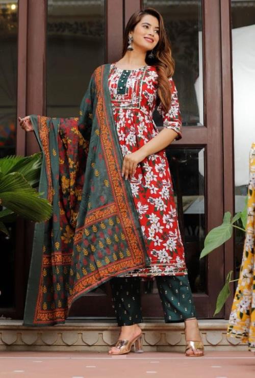 Beautiful Rayon Fabric Printed Straight Kurti And Gotta Detailing Side Cut Heavy Lace Kurti.