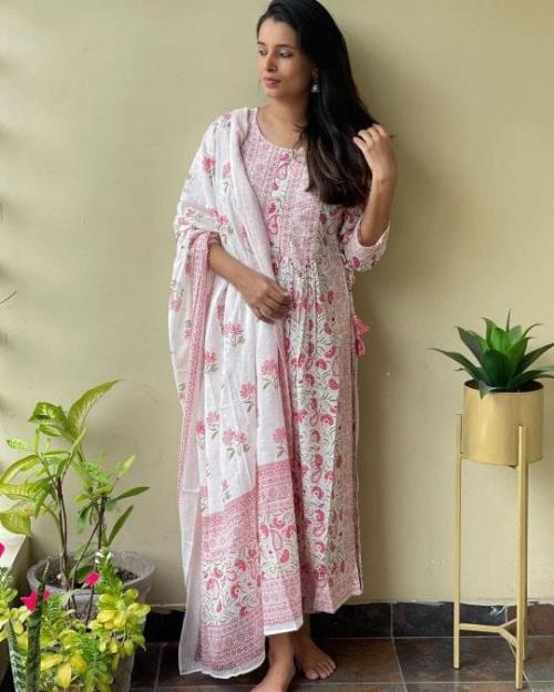 Look stylish in our new Hand Block print Long slit Cotton 6060 kurta pant set.