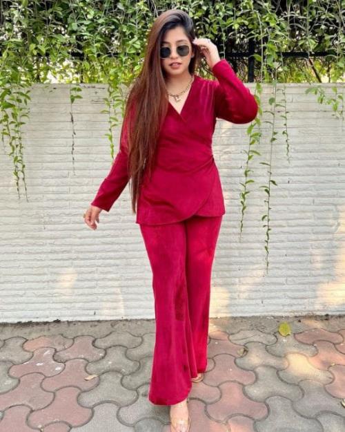  Noor super cozy and chic velvet cordset.
