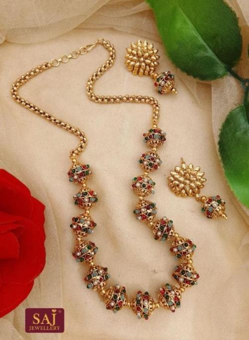 Premium Quality Golden Jewellery Set .