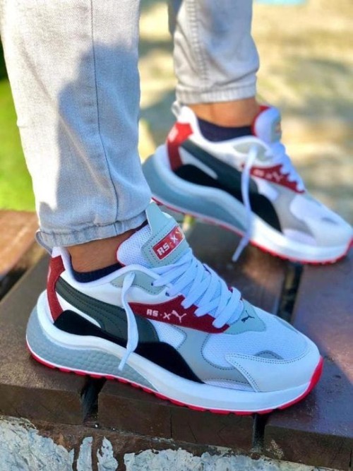 PUMA SPORTS SHOES .