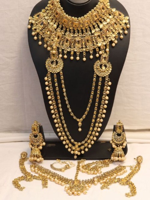 Bridel Jewellery Set .