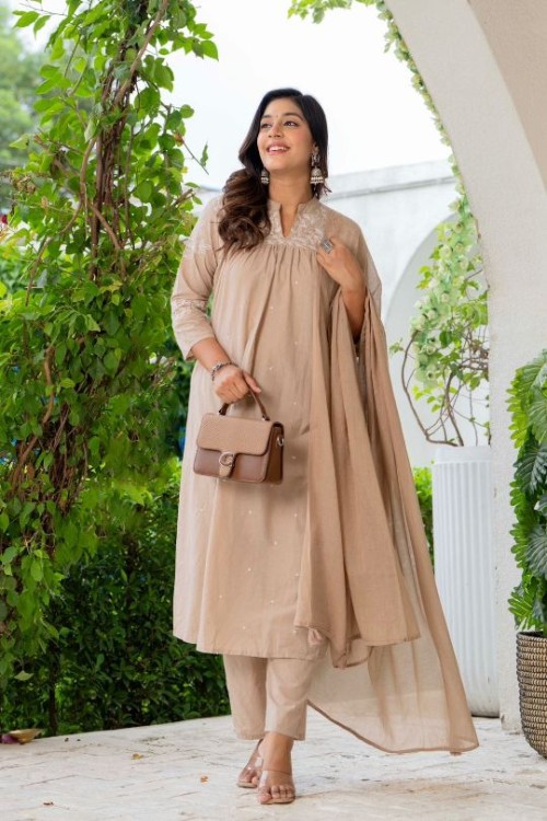 Women’s New Kurta Set with Cotton Pant & Malmal Dupatta | Aari Embroidered Yoke & Sleeve | Party & F