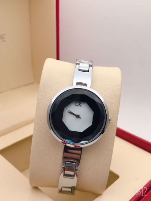Premium High Quality Chain Ladies Watch.
